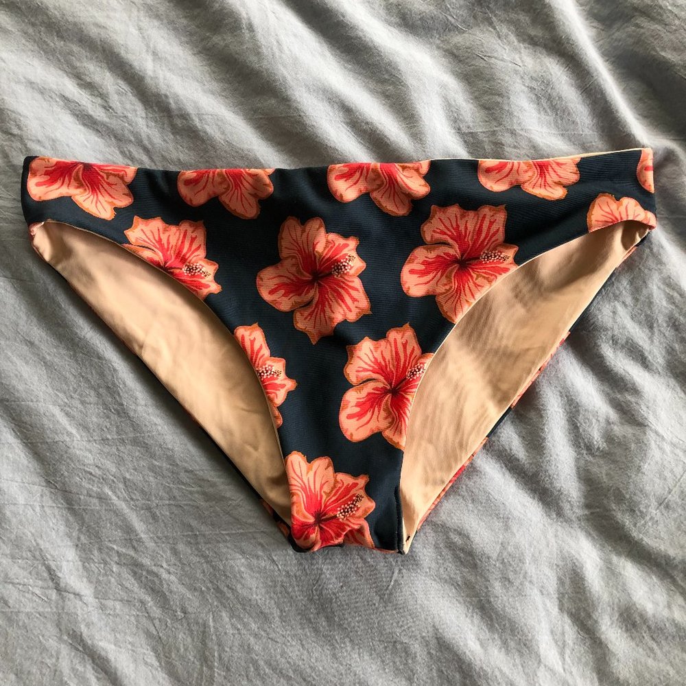 Na Wahine Lole Hibiscus Mid Rise Bottoms